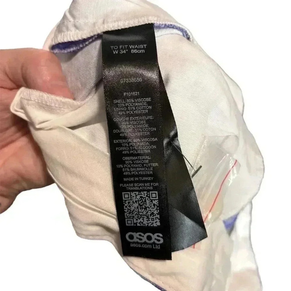 ASOS Women's Purple Floral Print Chino Shorts Size 34" Waist Casual Lightweight​ - Picture 3 of 5